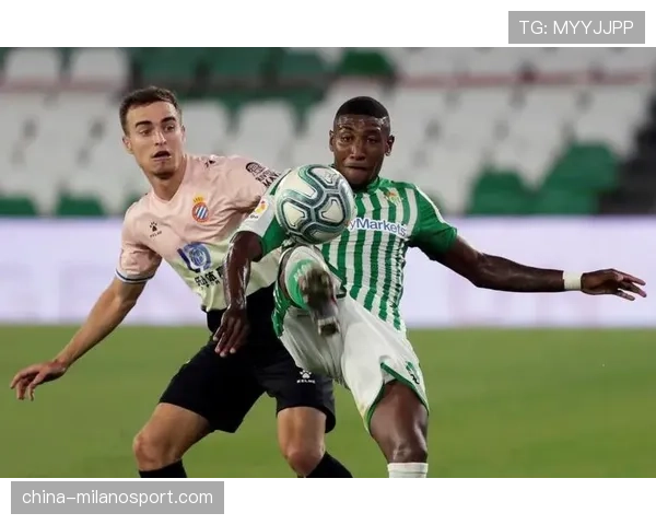 博洛尼亚2-0莱切，波贝加替补登场参与定位球防守